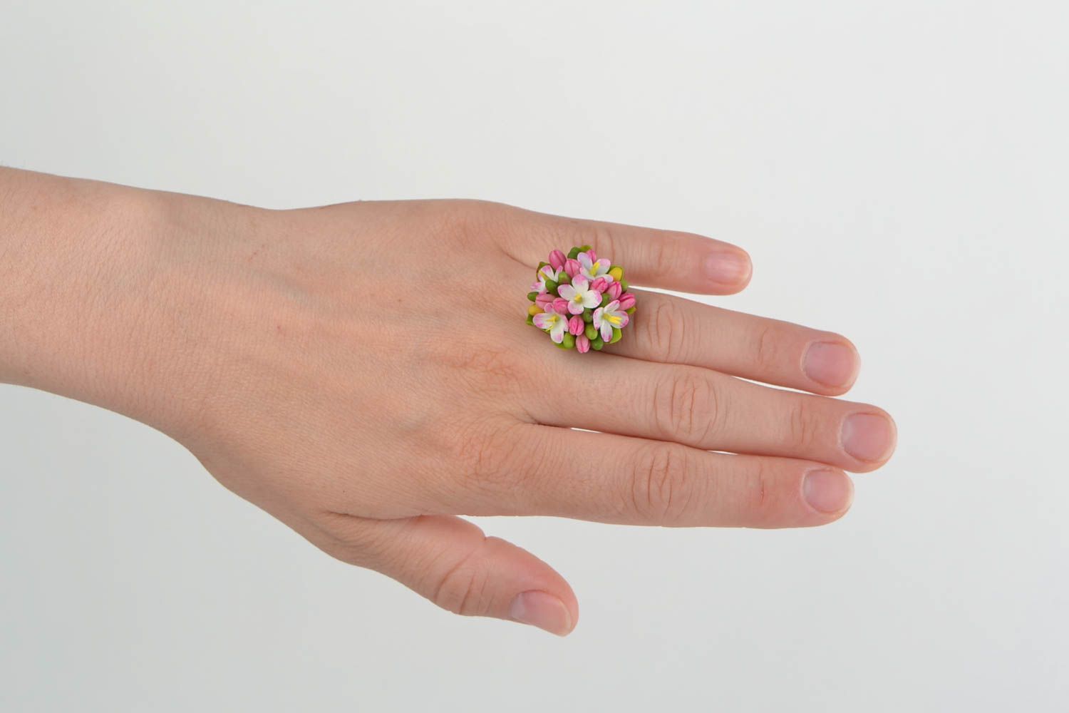 Красивое кольцо из холодного фарфора с цветами ручной работы подарок девушке фото 1