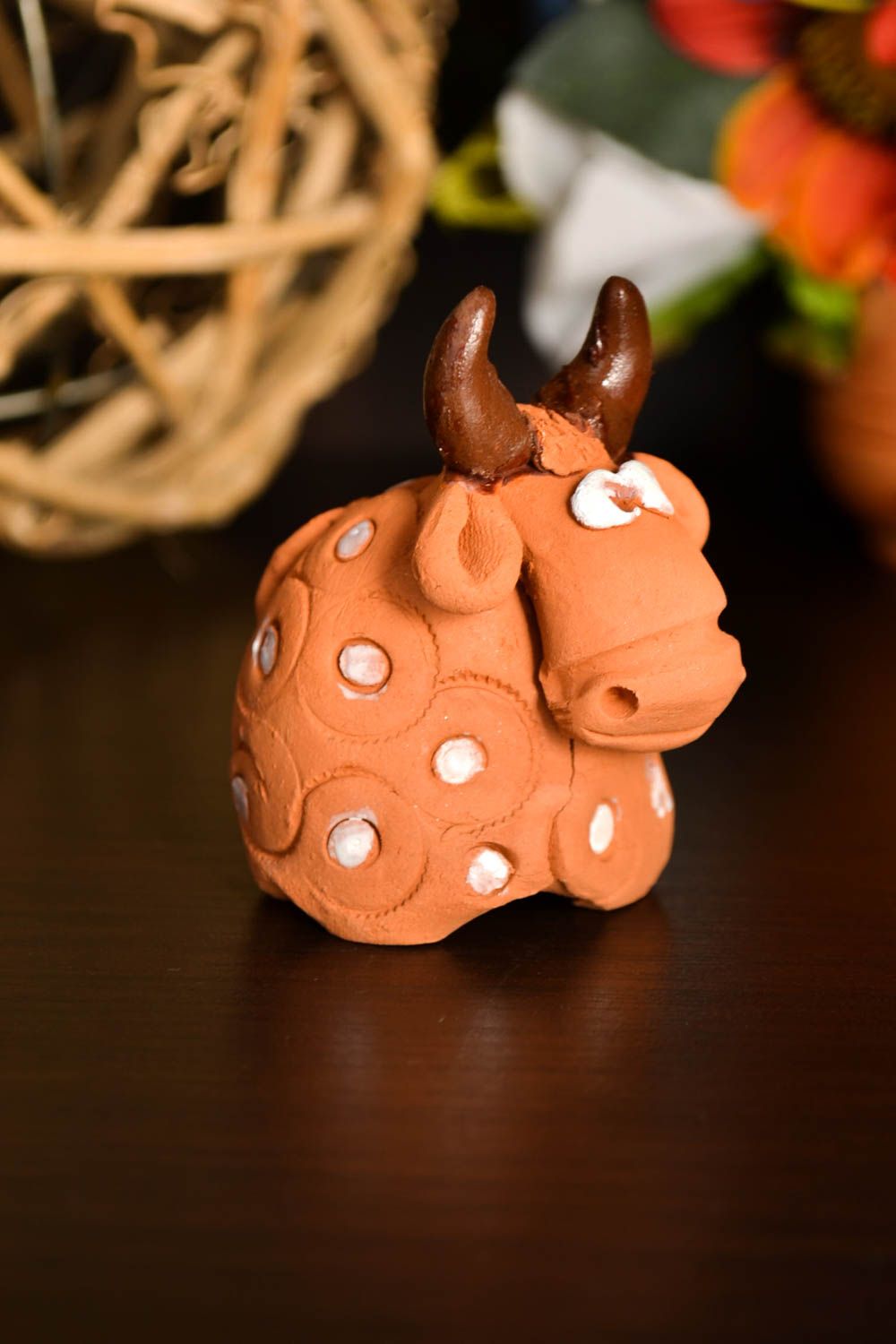 Керамическая фигурка ручной работы игрушка из глины статуэтка для дома барашек фото 1