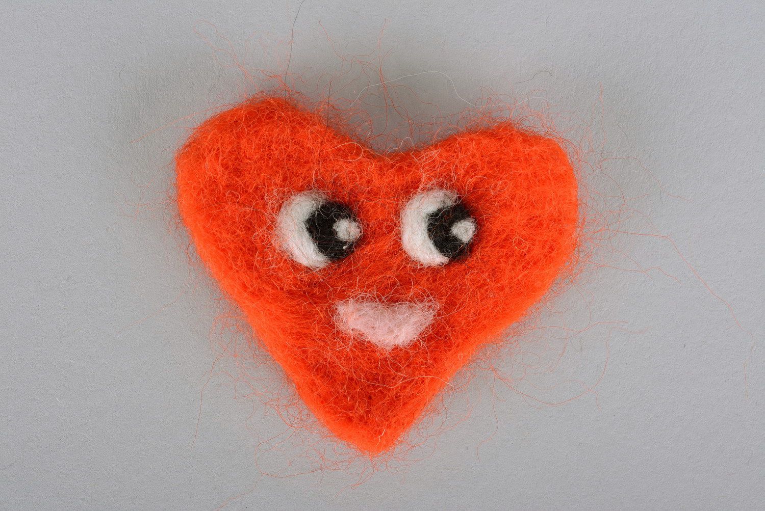 Children's wool brooch Heart photo 4