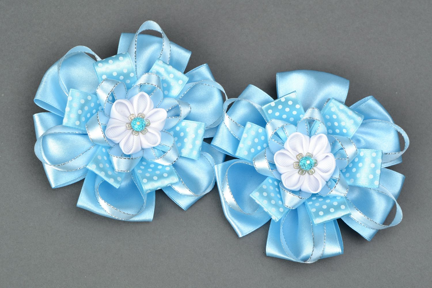 Ensemble d'élastiques à cheveux fleurs rubans de reps bleus faits main 2 pièces photo 1