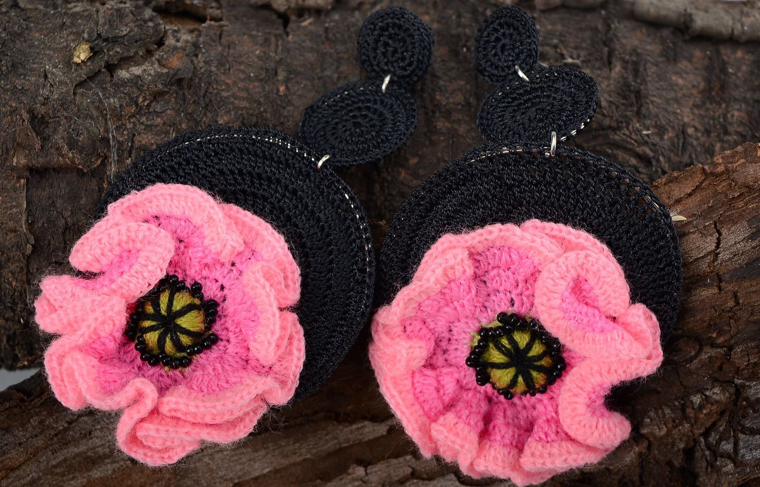 Crocheted earrings with flower photo 1