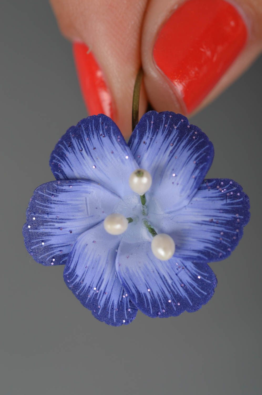 Серьги цветы из полимерной глины синие с тычинками крупные ручной работы фото 3