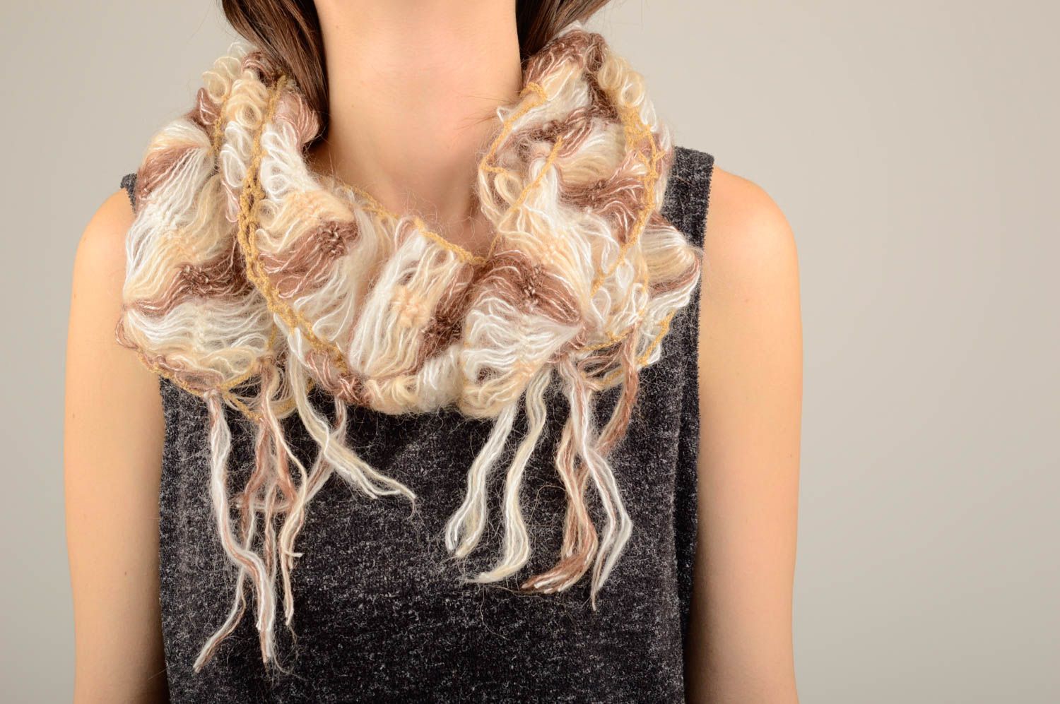 Пастельный шарф ручной работы необычный подарок легкий шарф на шею светлый фото 1