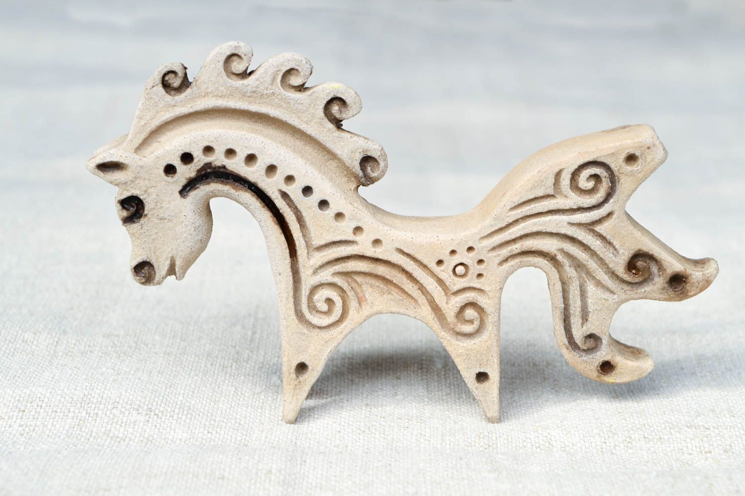 Керамика ручной работы свистулька из глины с узорами красивая глиняная игрушка фото 3
