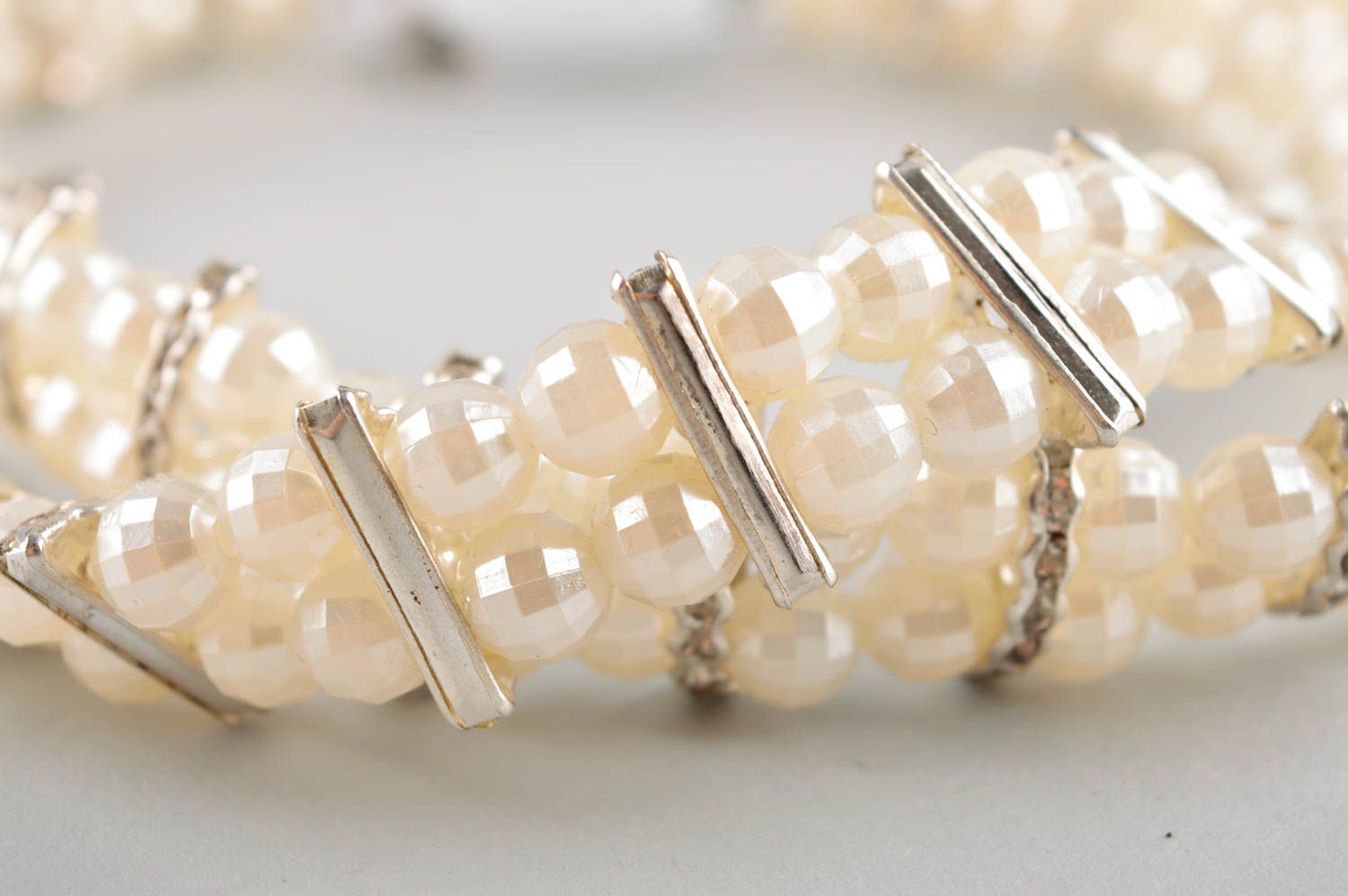 Collier blanc Bijou fait main en perles à facettes et strass Cadeau femme photo 5