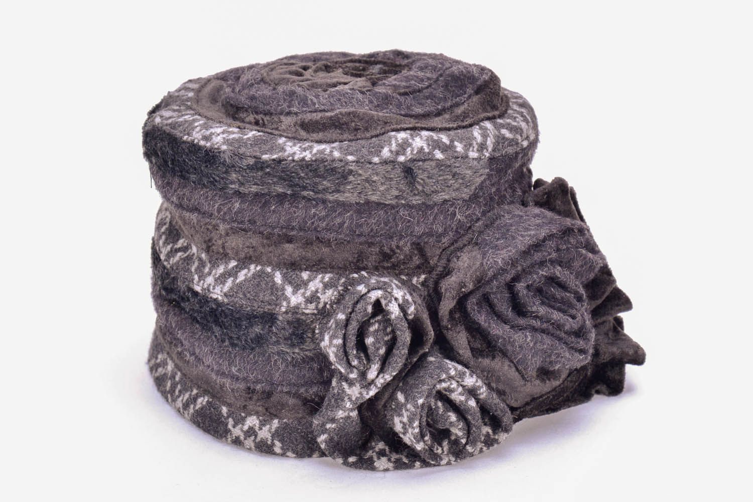 Gorro morno feminino tricotado de lã e pele artificial  foto 3