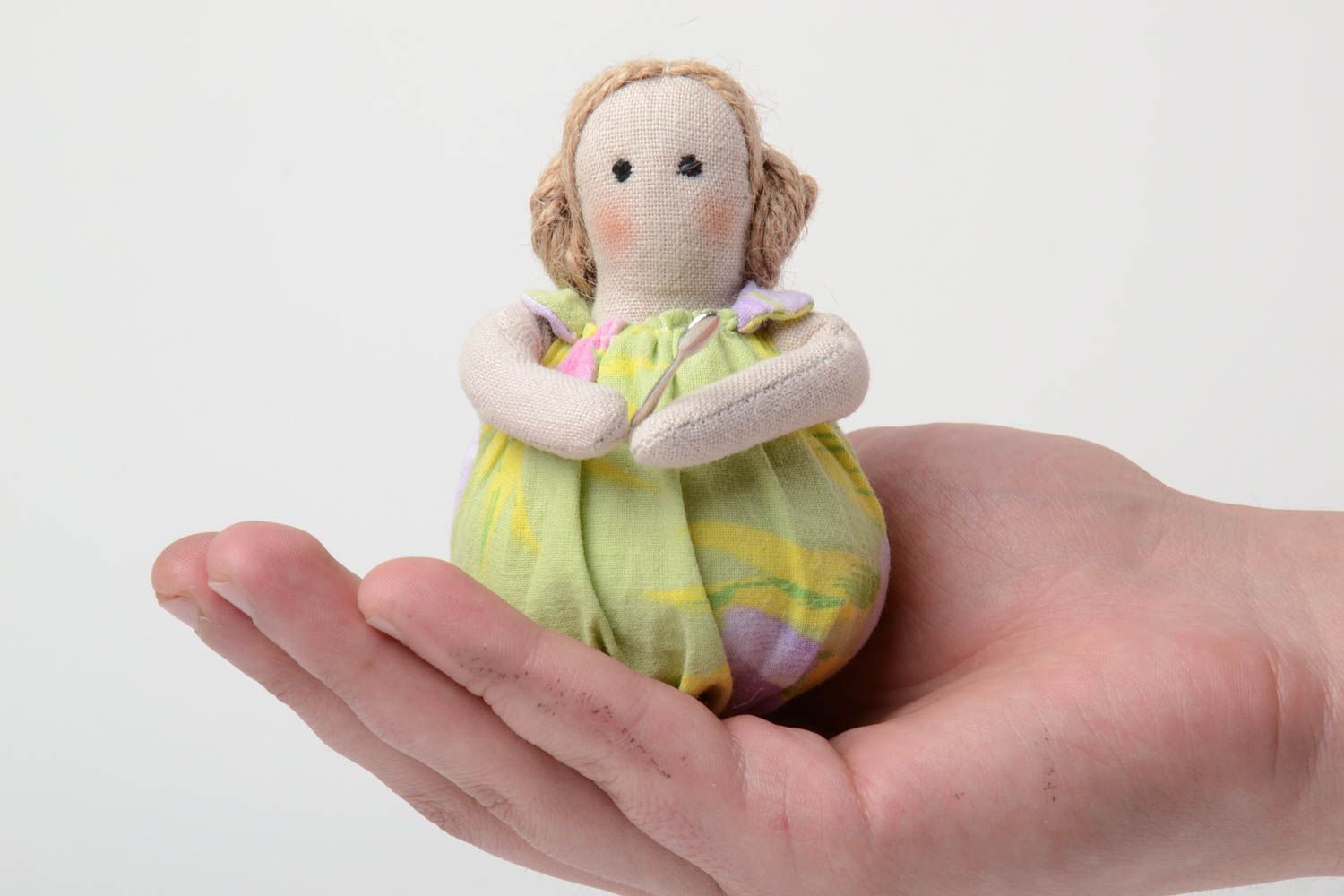 Poupée en tissu Fille faite main décorative beau cadeau original pour enfant photo 5
