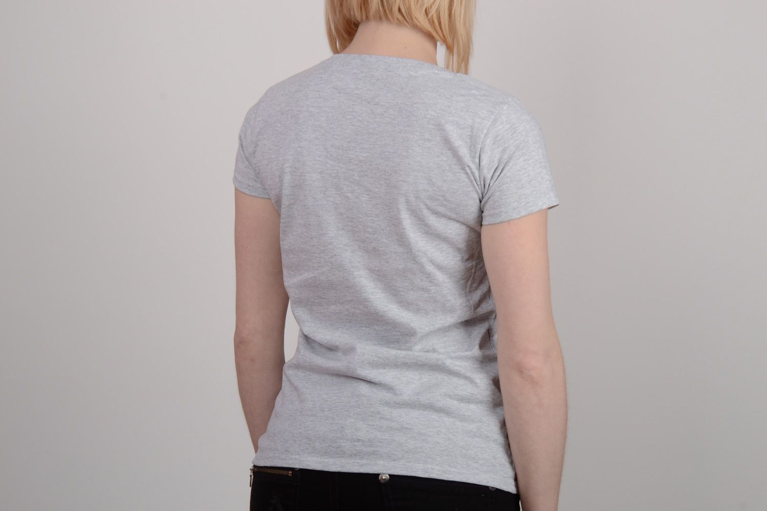 T-shirt gris en coton avec lapin original fait main pour femme design mode photo 5