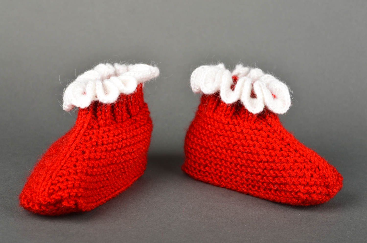 Chaussons de bébé faits main Chaussures bébé rouges tricotés Vêtement bébé photo 2