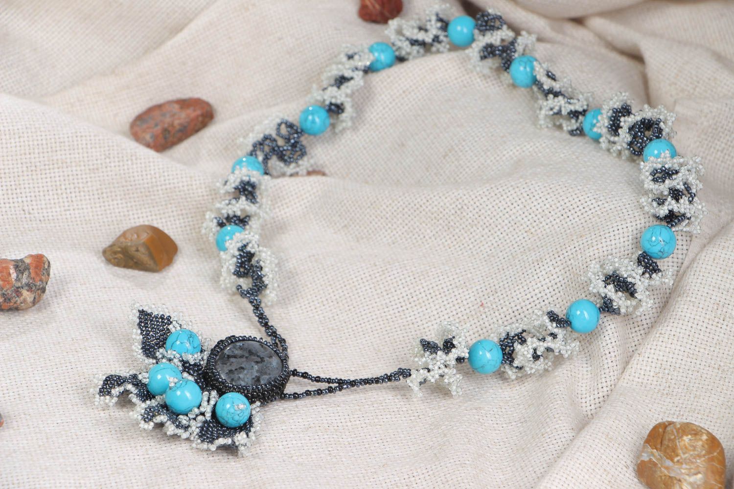 Collier fantaisie turquoise Bijoux fait main perles de rocaille Cadeau femme photo 1