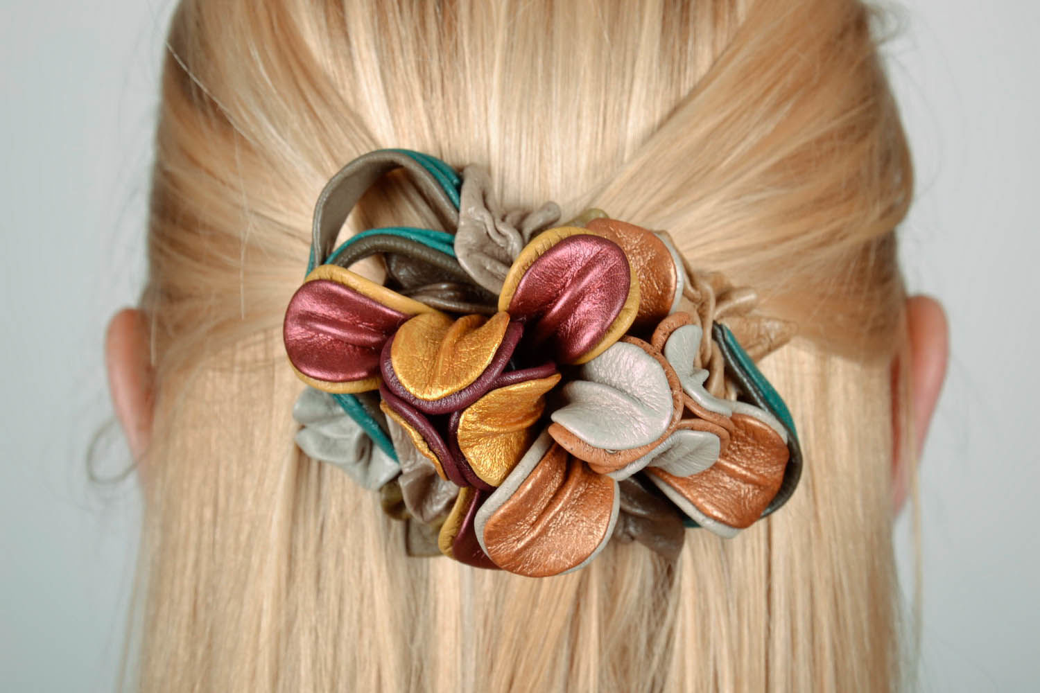Fermaglio per capelli di cuoio fatto a mano spilla originale accessorio da donna foto 4