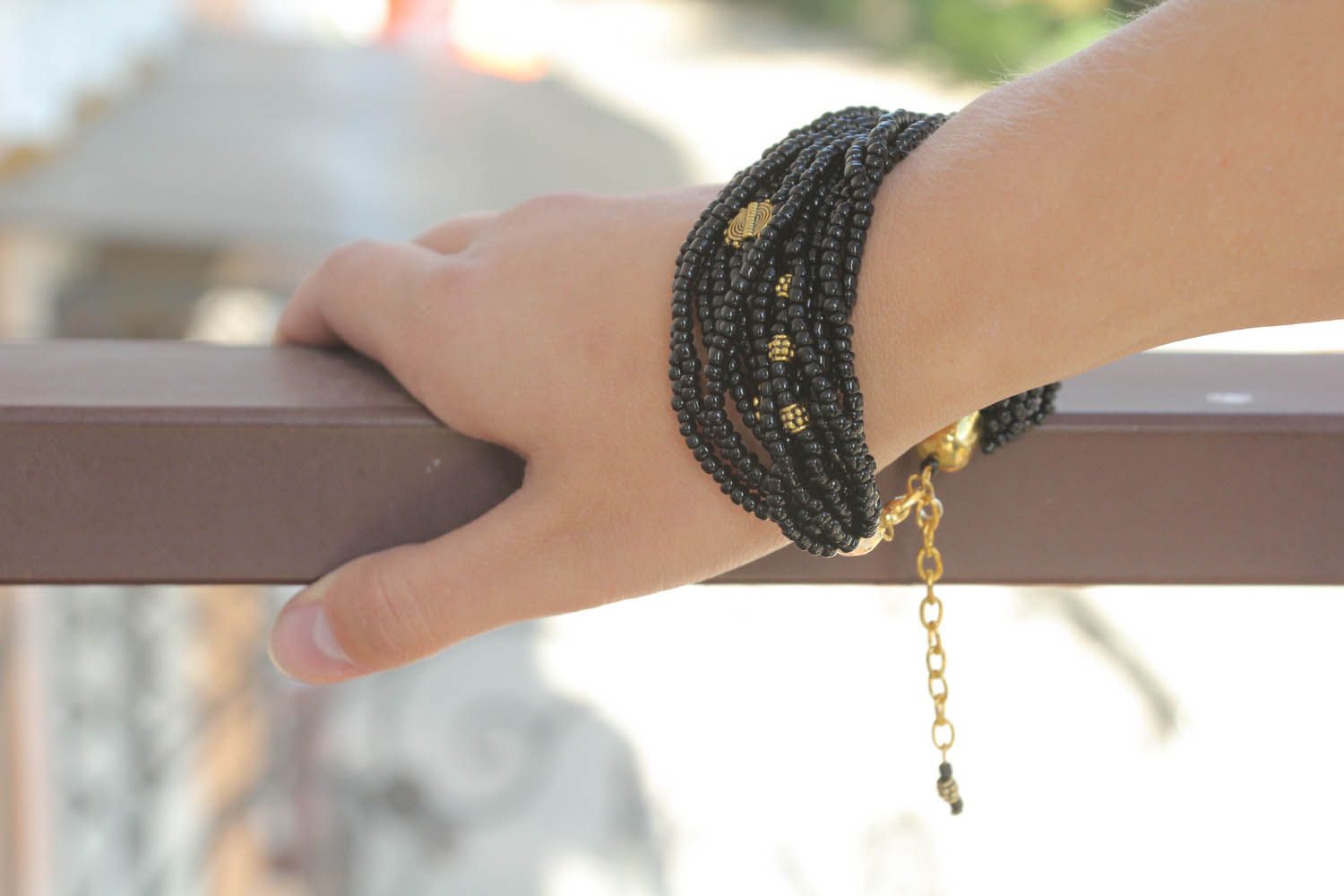 Bracelet en perles de rocaille noir fait main photo 1
