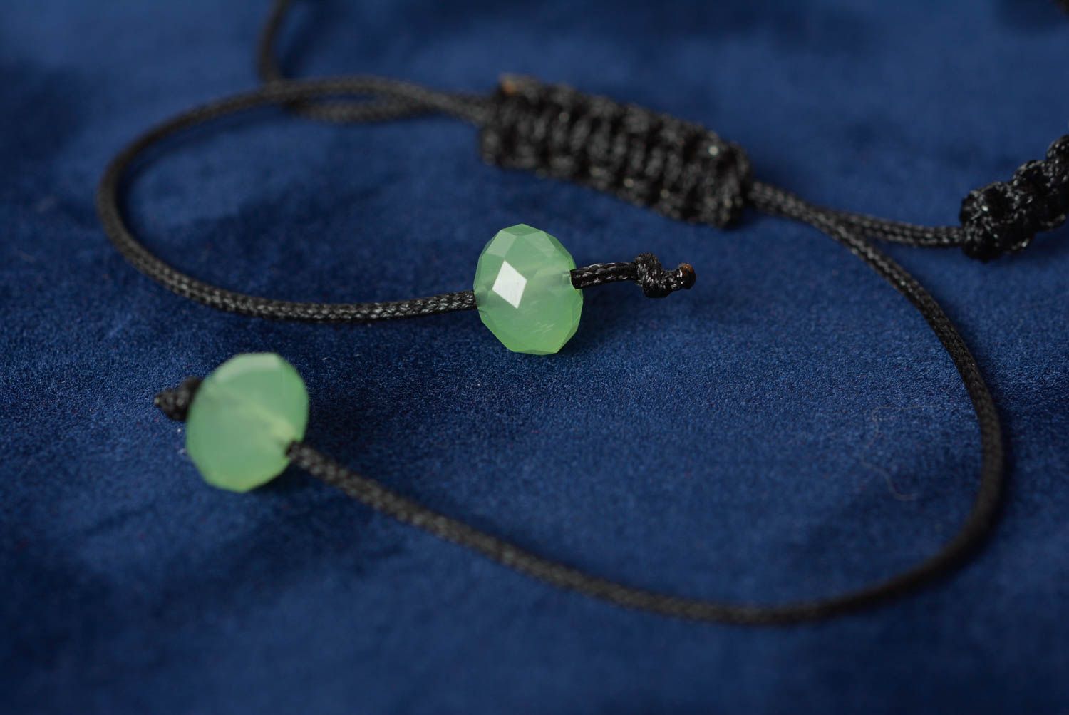 Bracelet en perles de verre à facettes en macramé fait main accessoire original photo 4