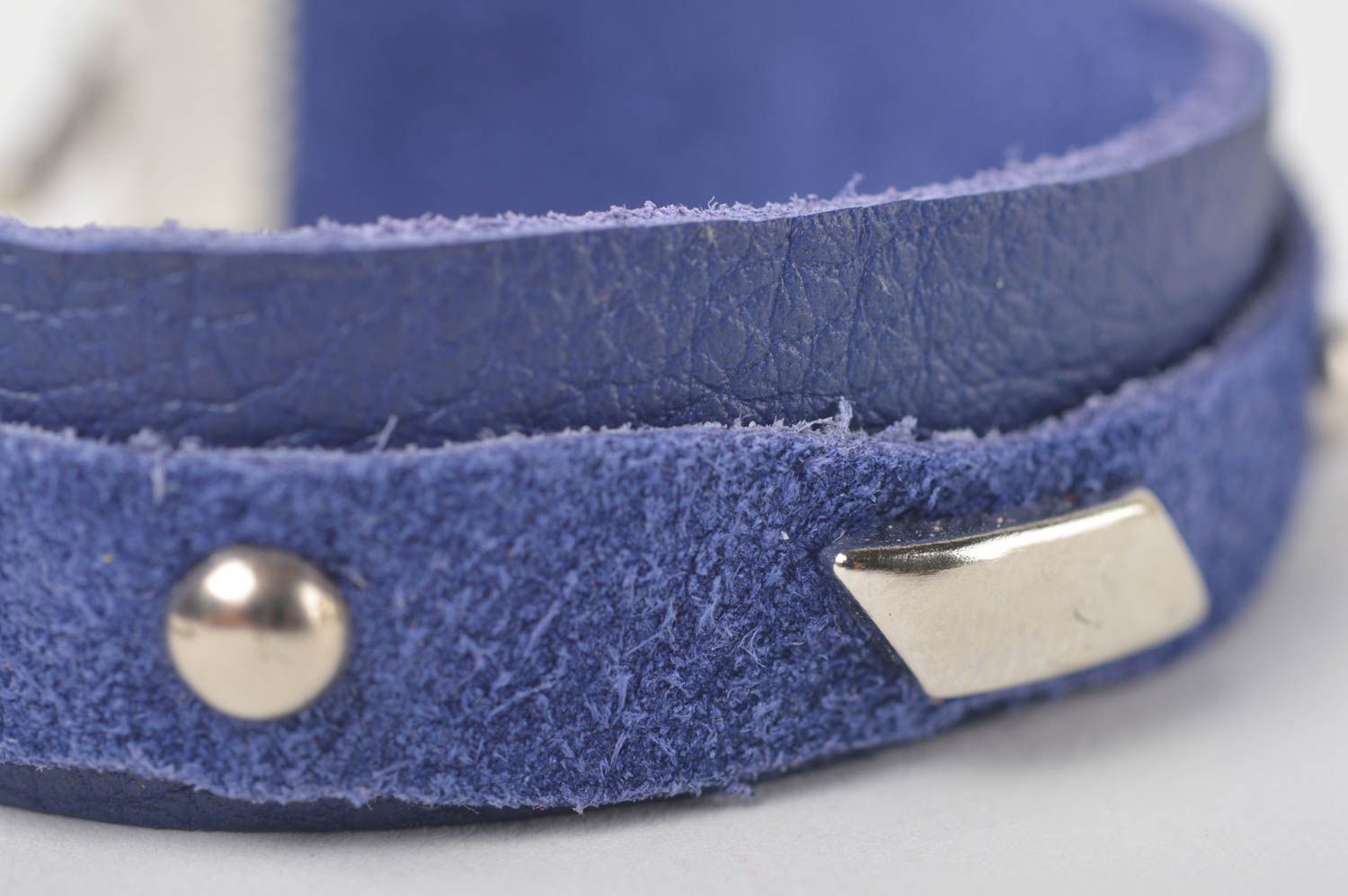 Bracelet cuir Bijoux fait main de couleur bleu Accessoire cuir stylé pour femme photo 5