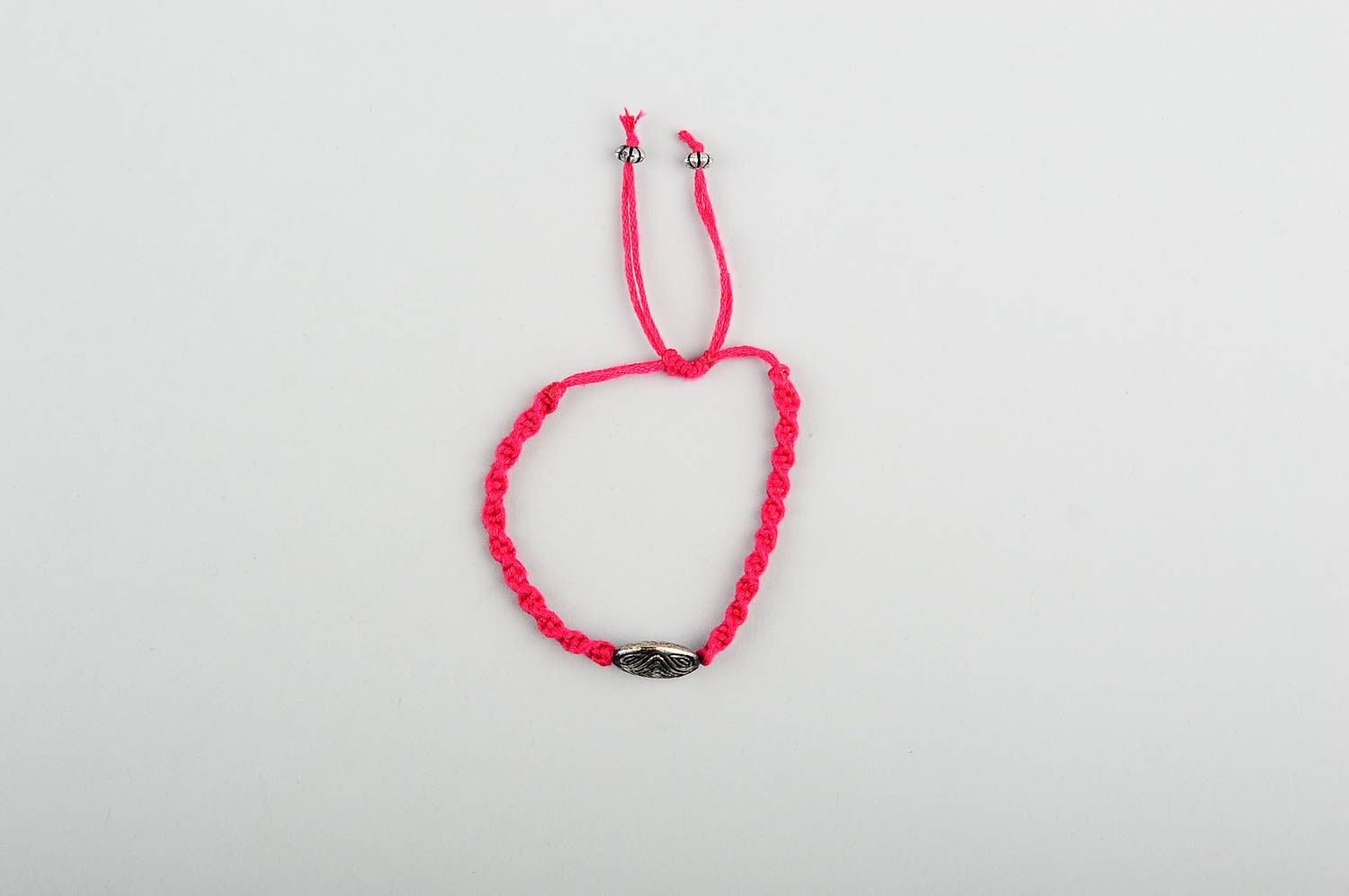 Bracelet en fils Bijou fait main rose avec élément en métal Cadeau pour femme photo 3