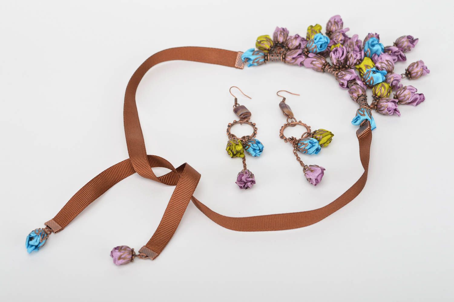 Parure bijoux Collier fait main Boucles d'oreilles pendantes fleurs en tissu photo 4