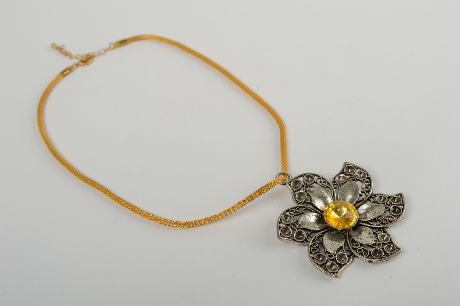 Handmade metal pendant fashion flower pendant with rhinestone women necklace photo 2