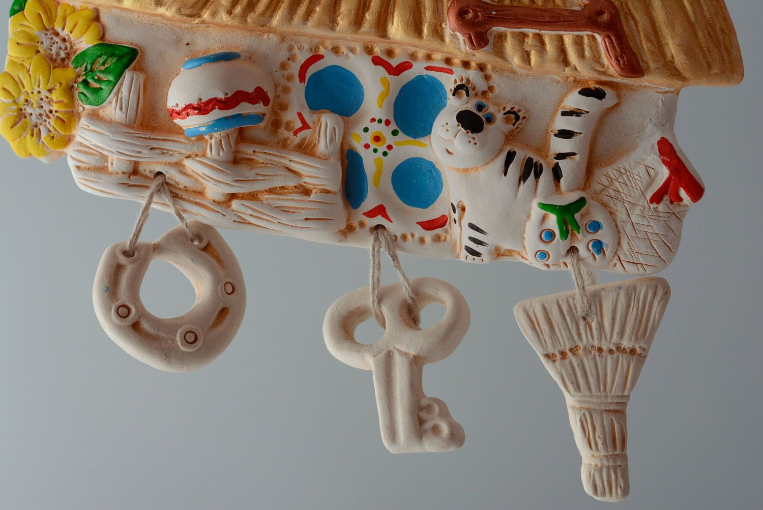 Suspension décorative en céramique faite main Maisonnette ukrainienne photo 4