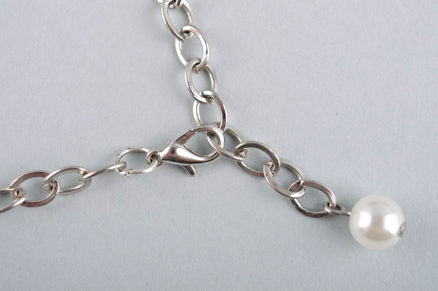 Collier design Bijou fait main blanc fausses perles cristaux métal Cadeau femme photo 4