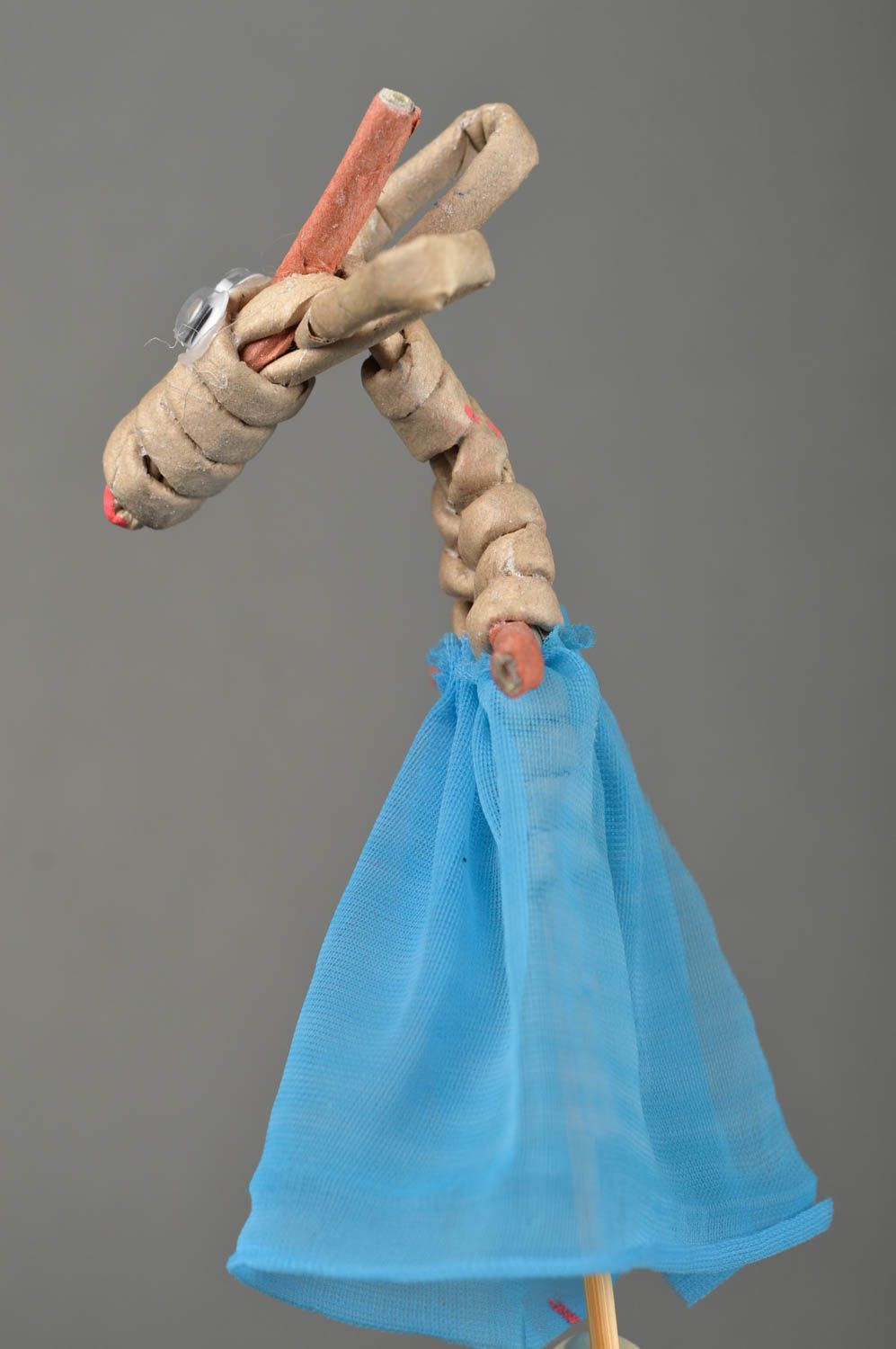 Figura hecha a mano de tubos de papel regalo original elemento decorativo foto 5