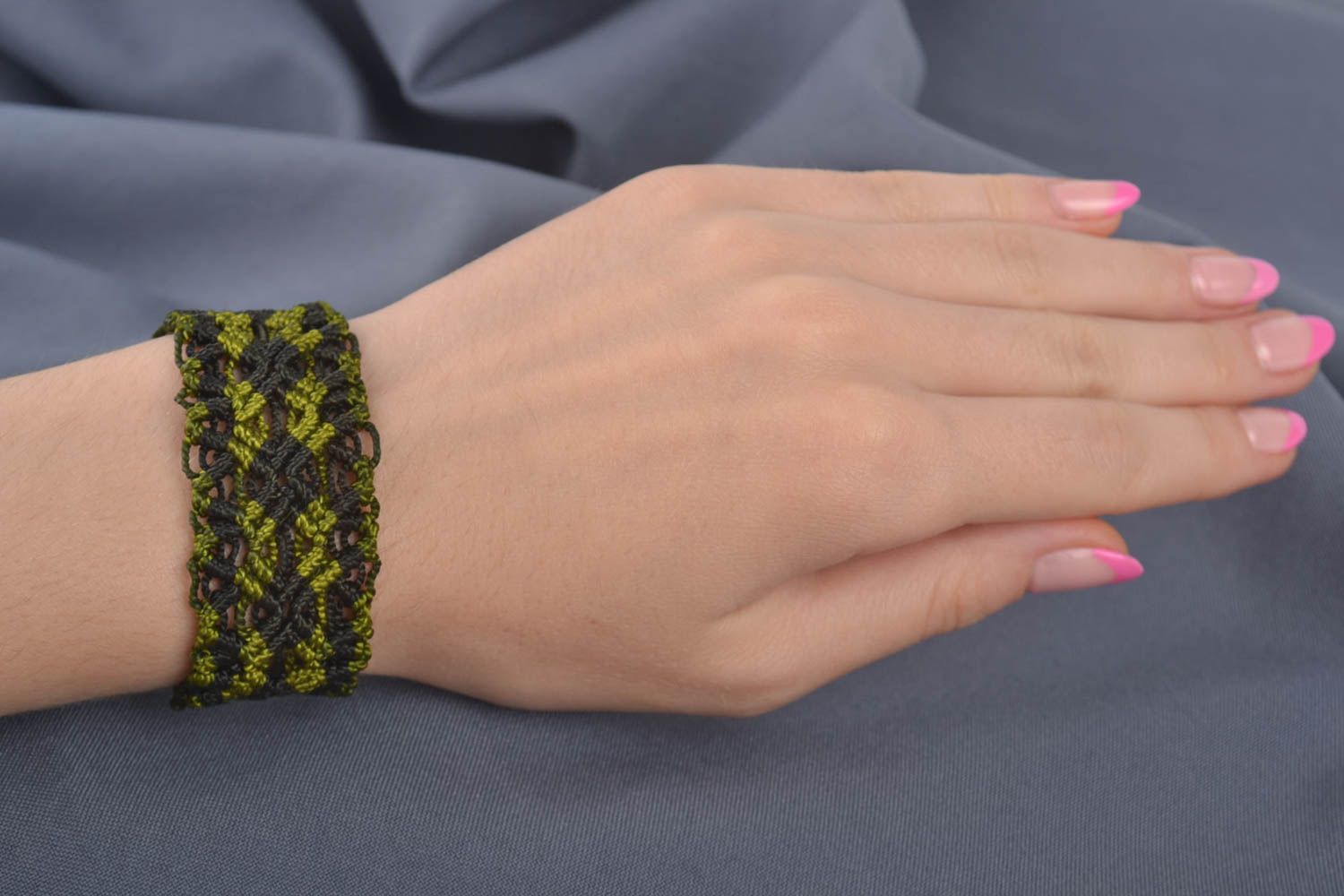 Bracelet textile Bijou fait main Accessoire femme tressé vert large cadeau photo 1