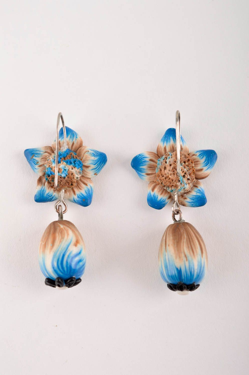 Handmade beige blaue Blumen Ohrringe Polymer Schmuck Accessoire für Frauen  foto 4