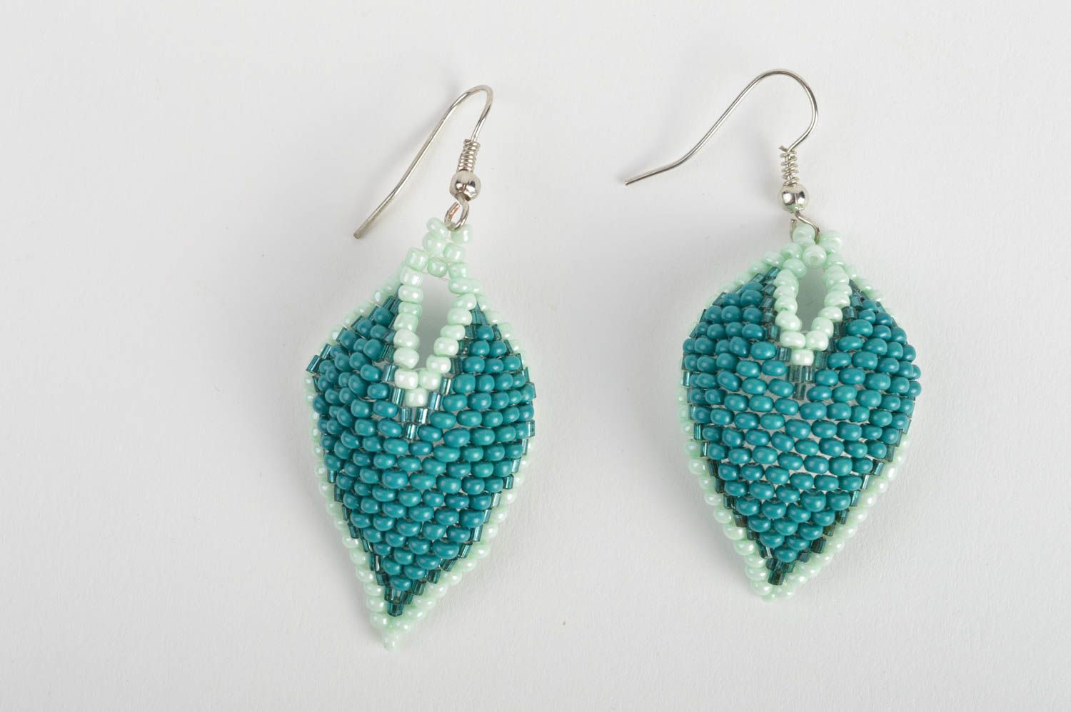 Handmade designer bead woven earrings of turquoise color of rhombus shape photo 2