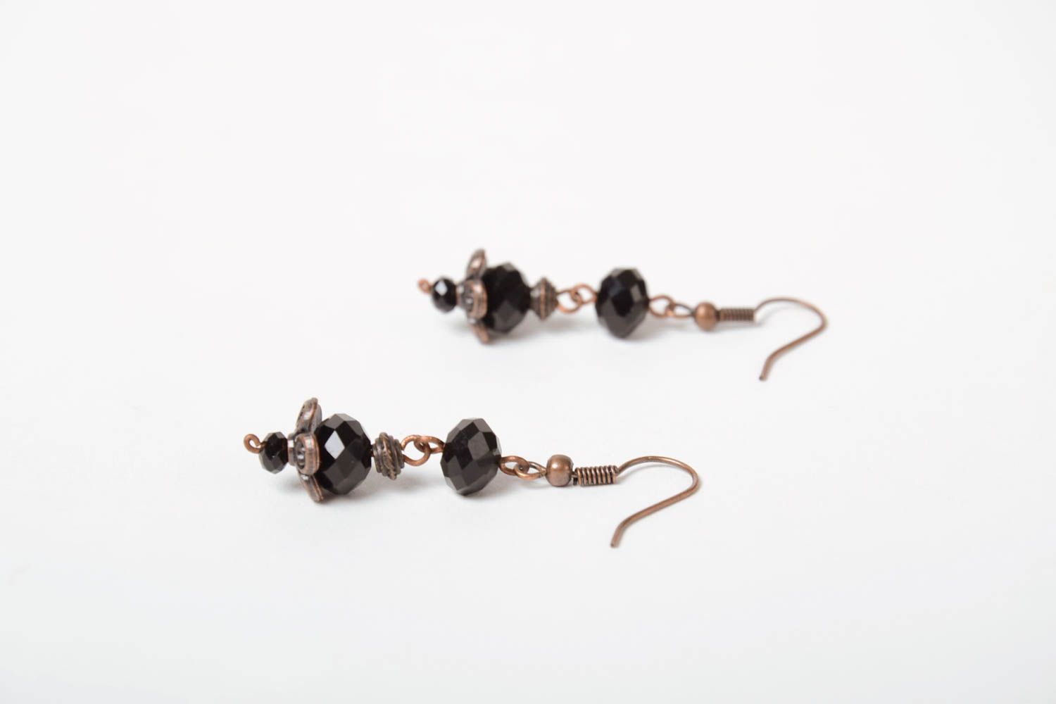 Boucles d'oreilles pendantes en cuivre avec agate noire faites main originales photo 3