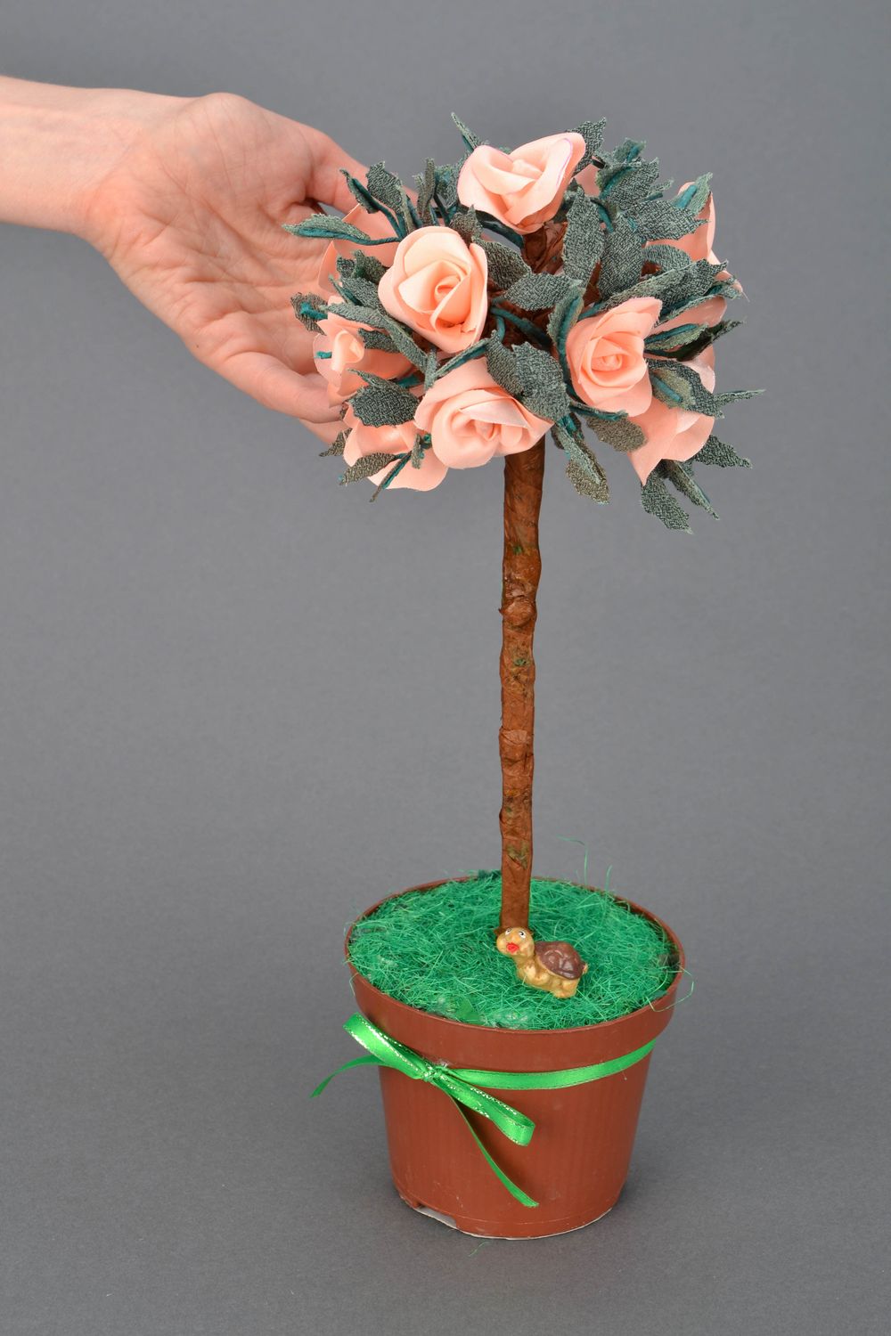 Розовый топиарий из ткани для декора дома Персиковые розы фото 2