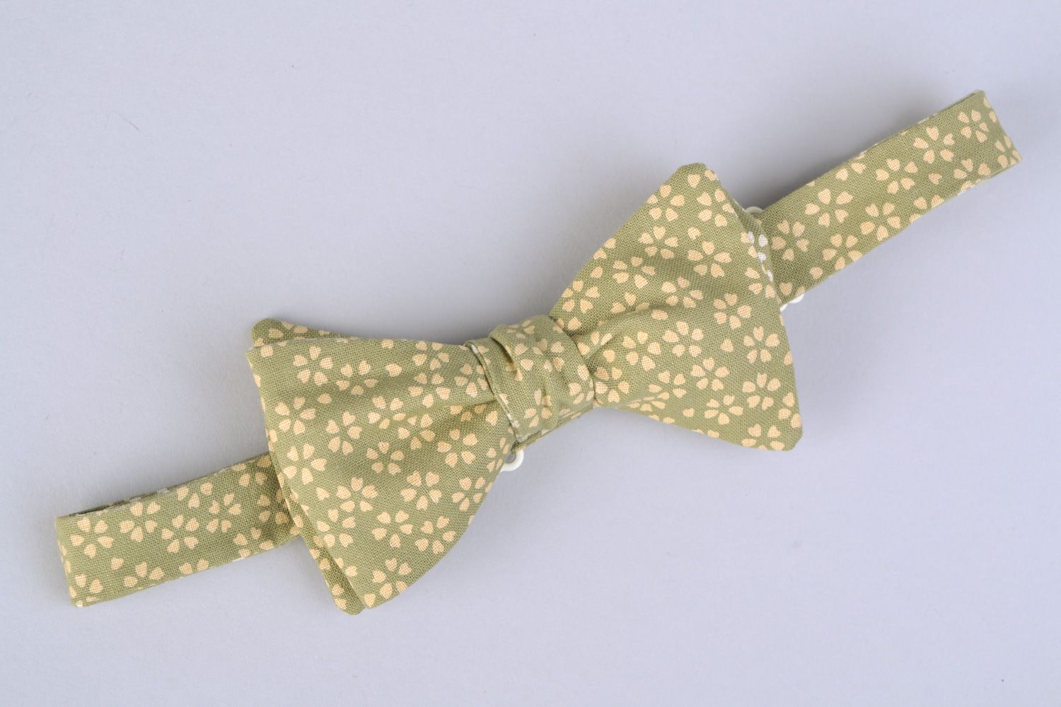 Handmade bow tie sewn of cotton fabric with floral pattern in calm color palette photo 3