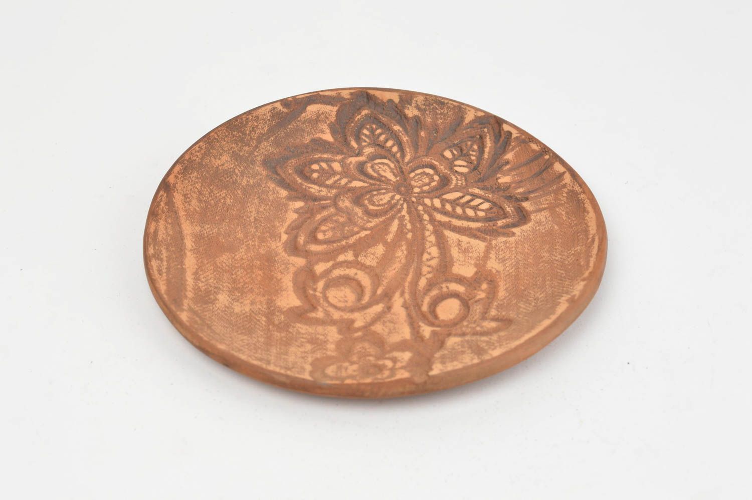 Оригинальная тарелка из глины круглая с узорами с цветком коричневая хэнд мейд фото 2