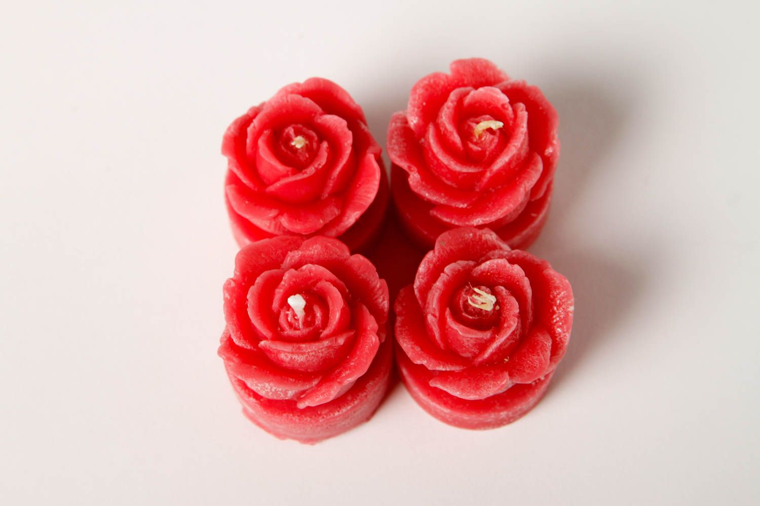 Парафиновые свечи 4 штуки свечи ручной работы красные розы красивые свечи фото 4