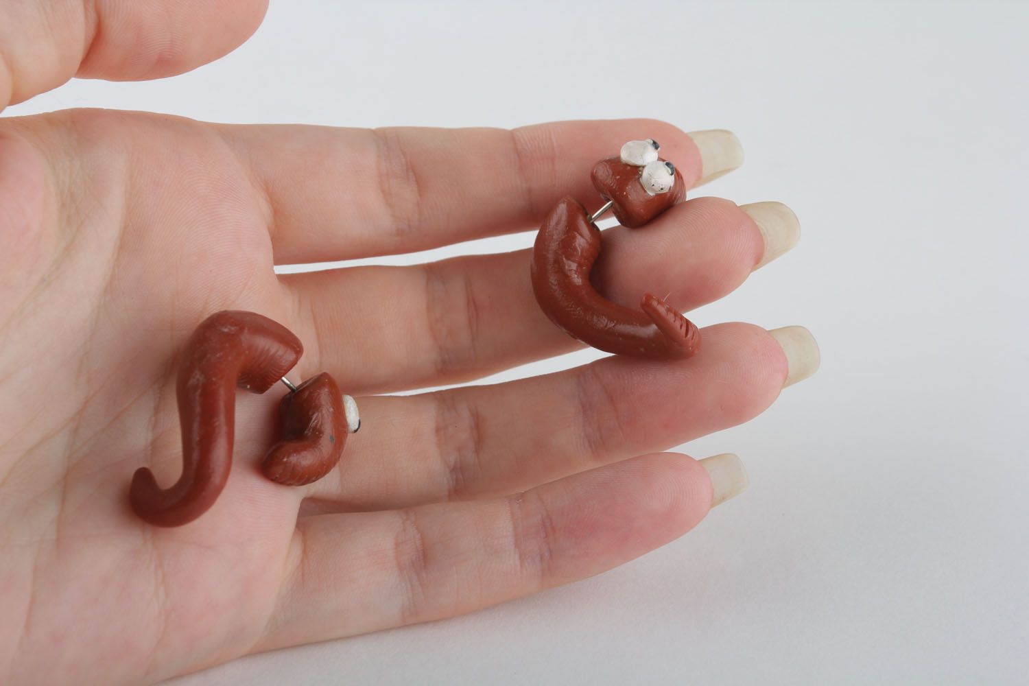Orecchini finti fatti a mano a forma di verme accessorio originale da donna foto 5