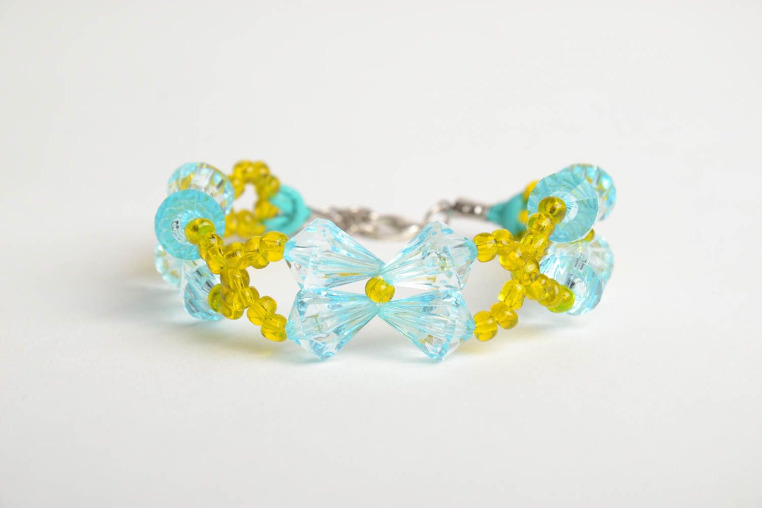 Bracelet fait main bleu clair et jaune perles fantaisie et perles de rocaille photo 3