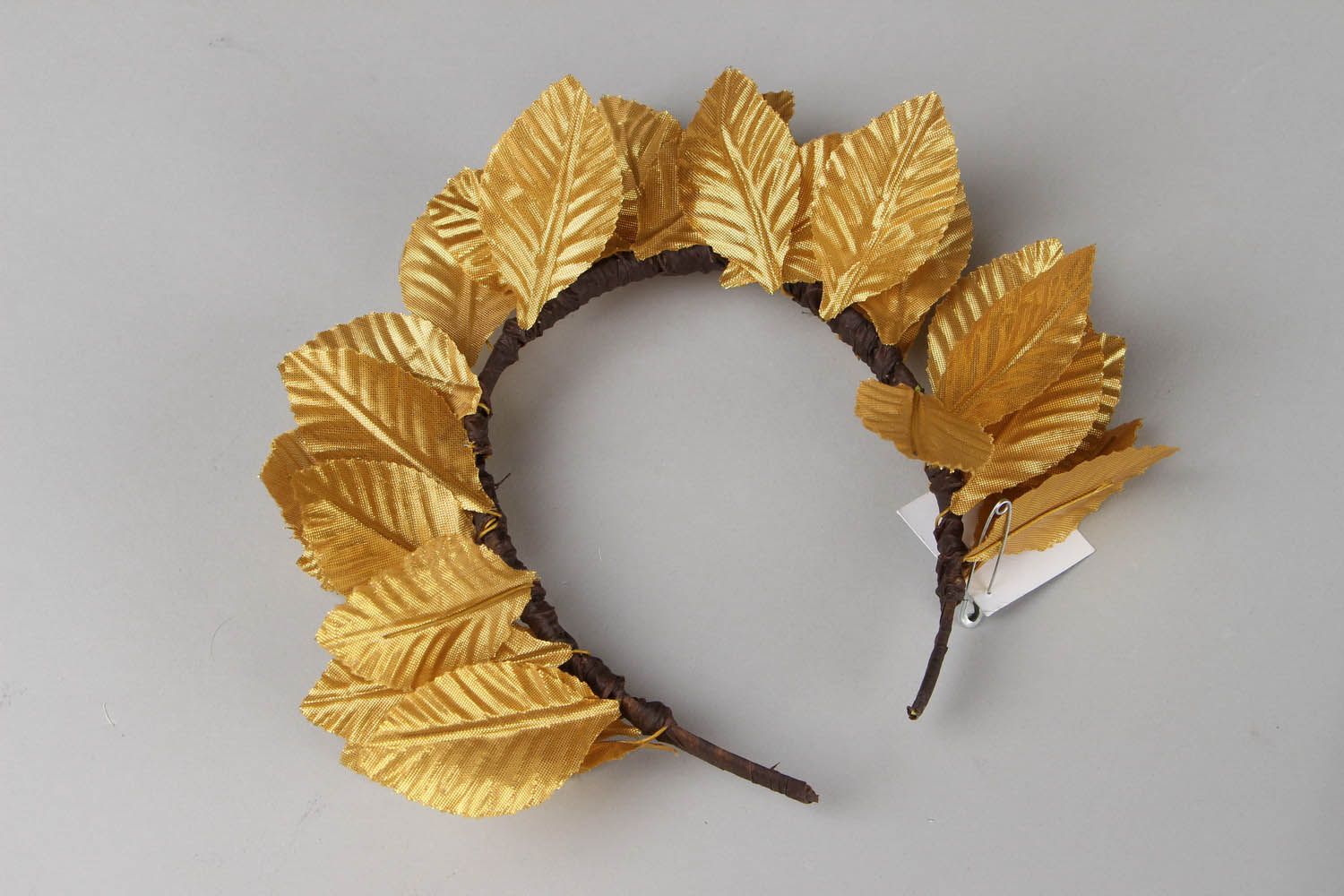 Hairband Made of Fabric Leaves photo 3