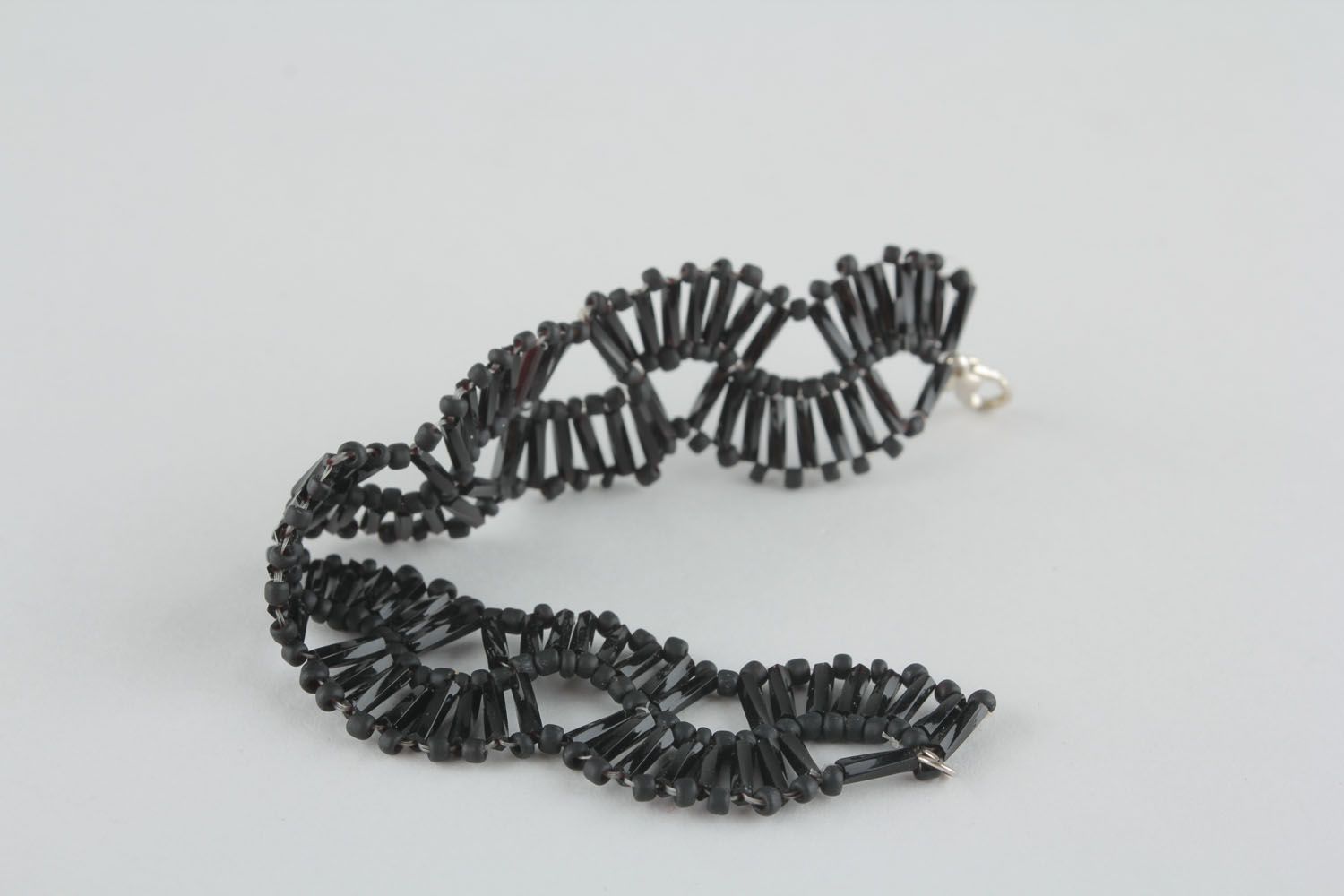 Bracelet tressé en perles de rocaille ADN photo 1