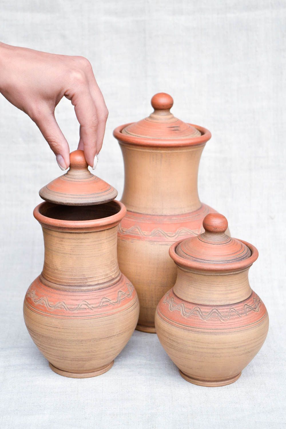 Set of 3 ceramic 100 oz, 60 oz, and 30 oz pitchers without handles with lids in terracotta color 4,5 lb photo 2