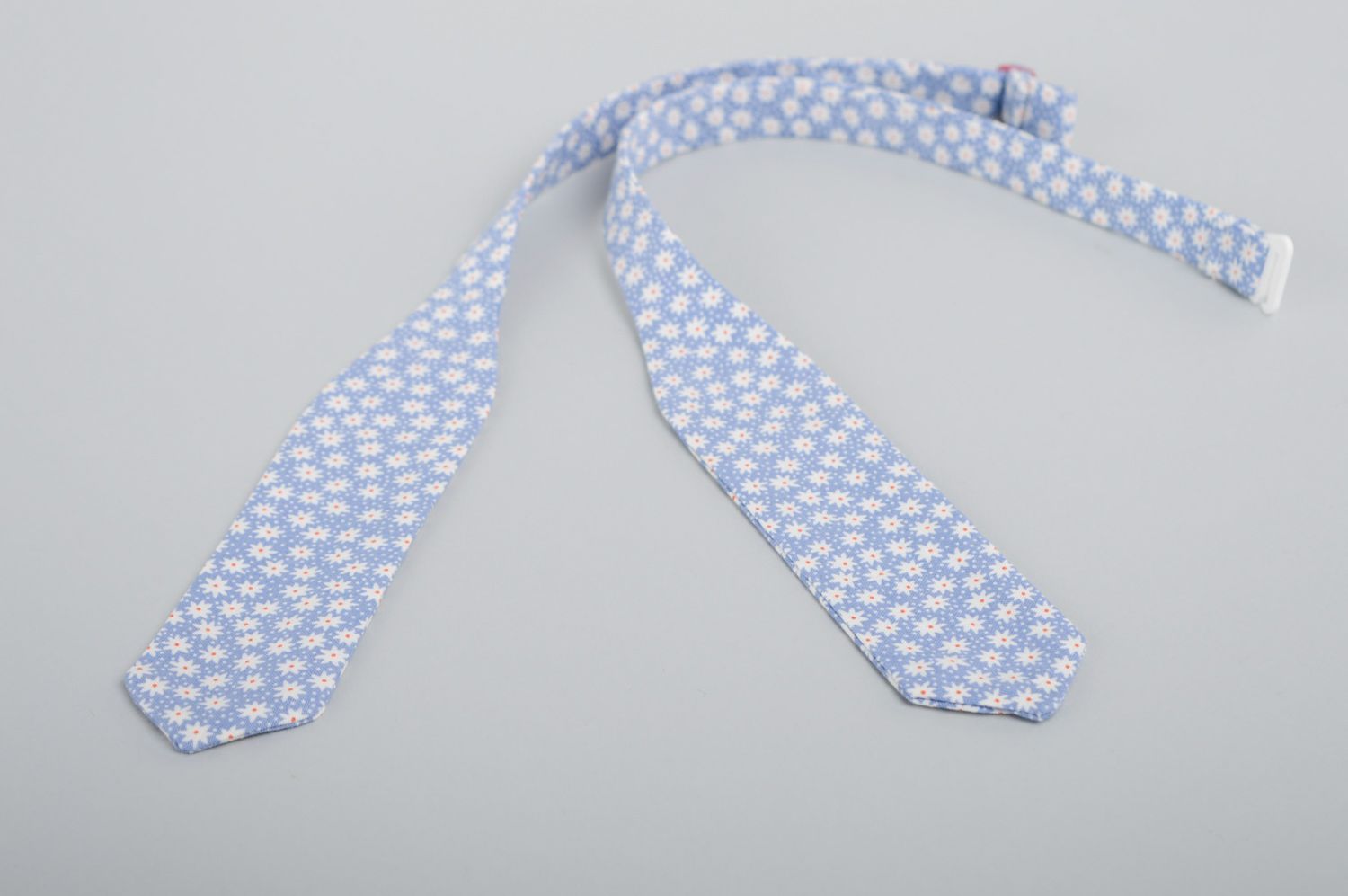 Handmade light fabric bow tie with floral print photo 2
