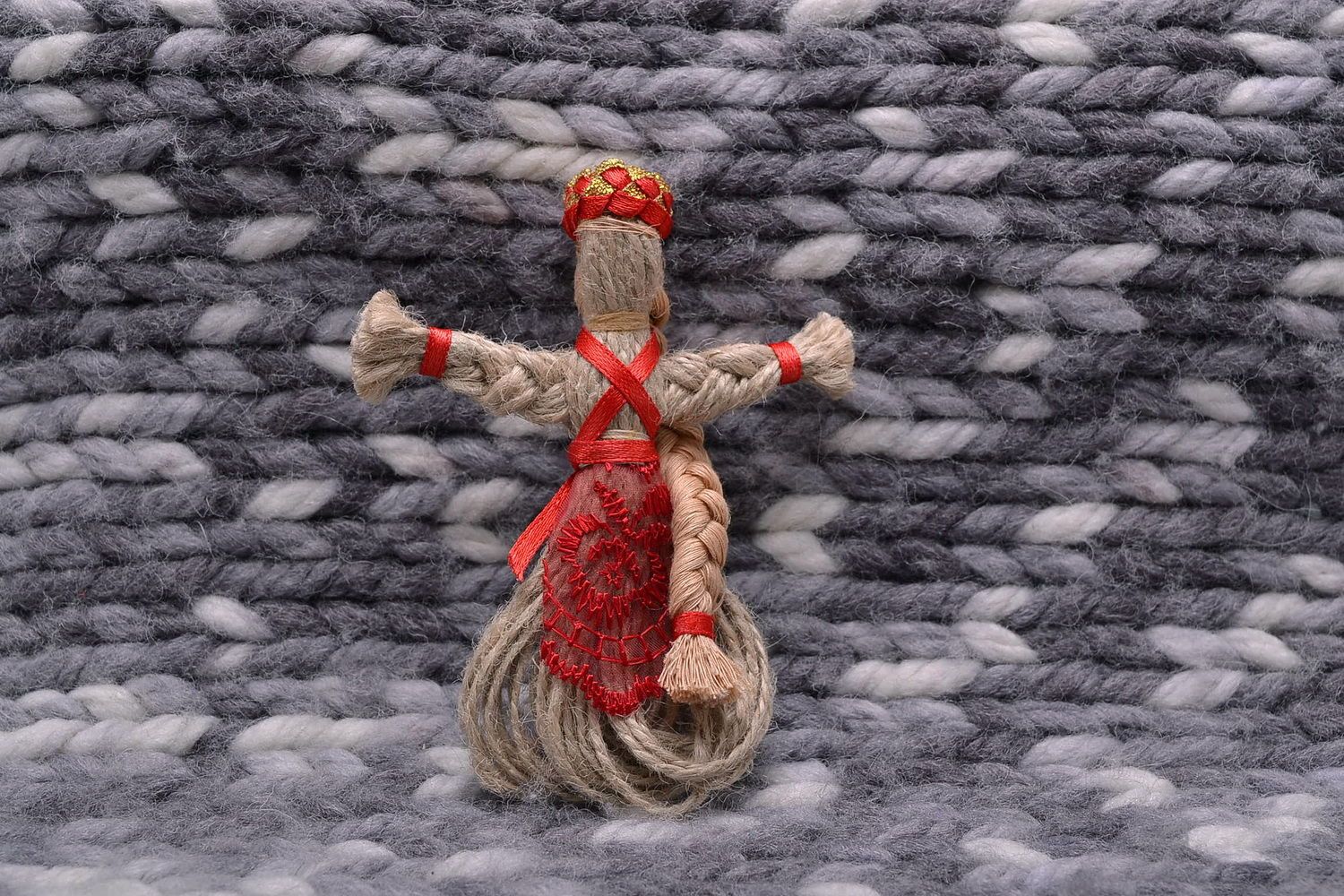 Vesnyanka doll in red apron photo 5