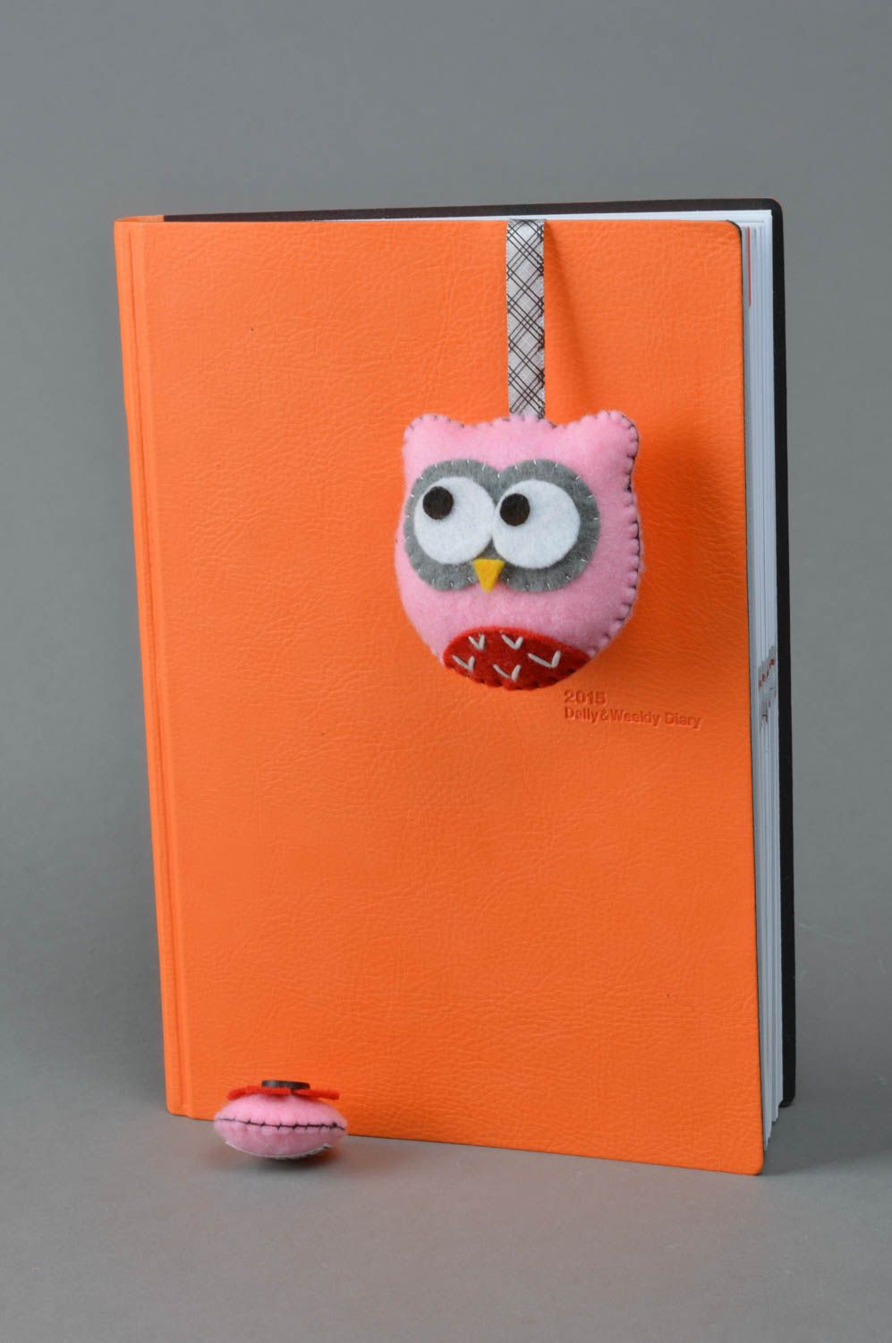 Розовая закладка для книг из фетра сова с цветочком ручной работы мягкая красивая фото 2