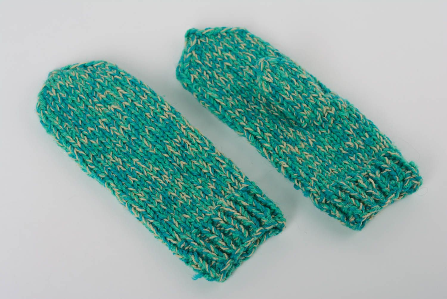 Luvas mornas de malha tricotadas à mão foto 3