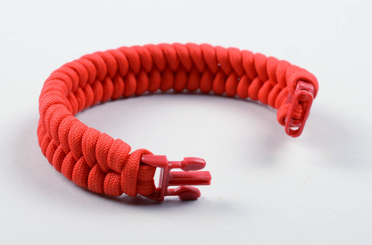 Bracelet rouge Bijou fait main large Accessoire homme fermeture fastex photo 3