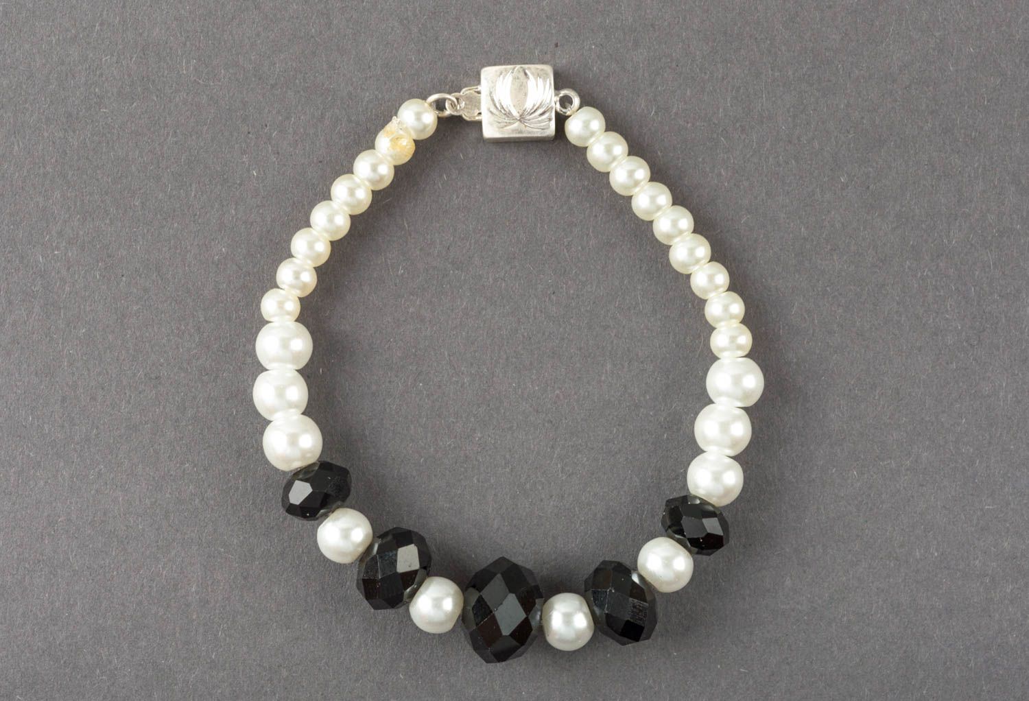 Thin handmade bracelet jewelry made of Venetian pearl stylish designer accessory photo 2