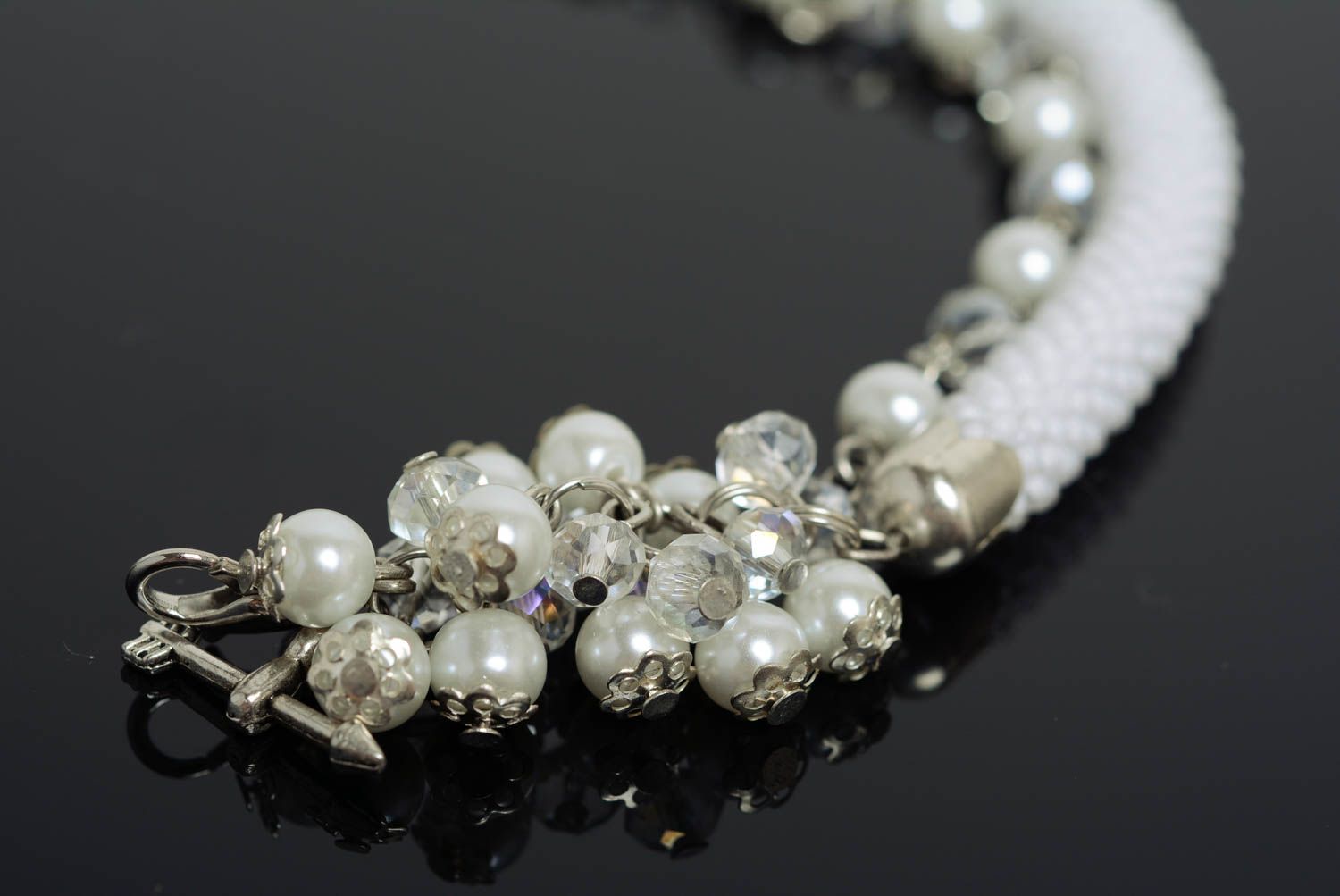 Elegant beautiful handmade white beaded bracelet with pearl-like beads photo 4