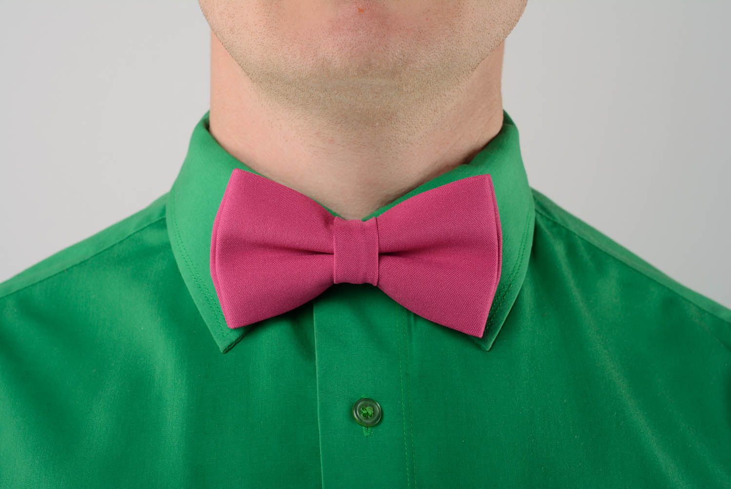 Textile bow tie of crimson color photo 1