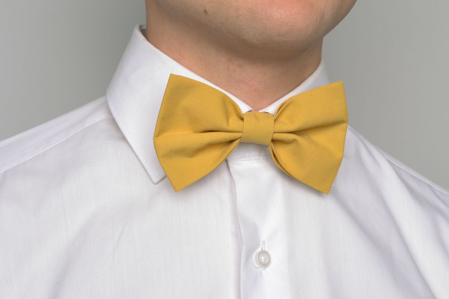 Текстильный галстук-бабочка горчичный фото 1