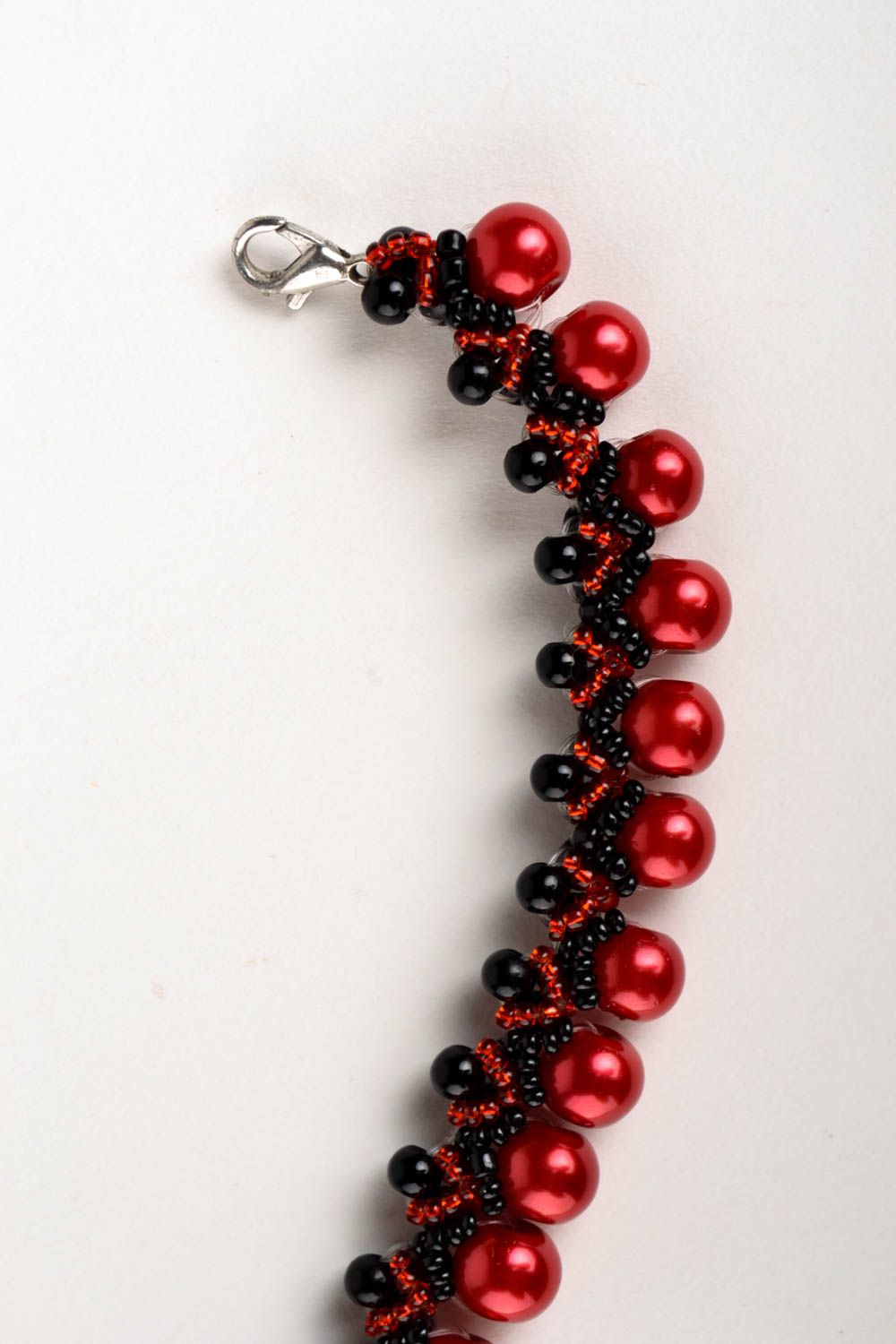 Колье из бисера украшение ручной работы ожерелье из бисера черное с красным фото 2