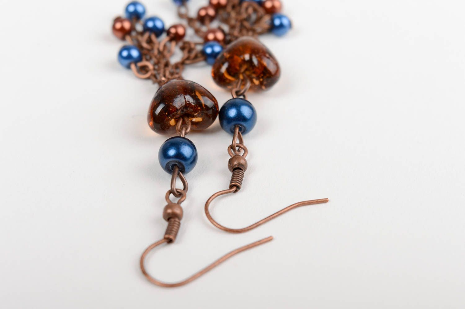 Pendientes largos hechos a mano de cristal y perlas de cerámica con cadenas foto 3
