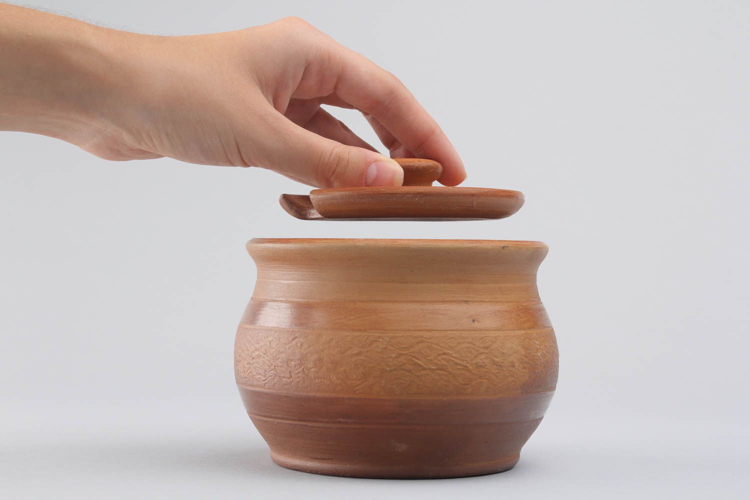 Ceramic pot for seasonings with a lid photo 3