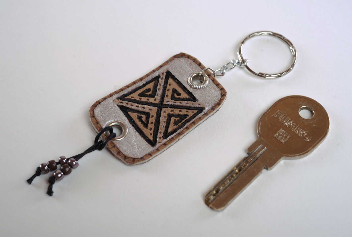 Schlüsselanhänger aus Leder Mäander foto 1